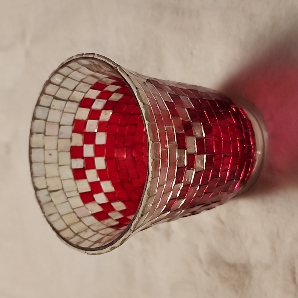 HANDMADE BEAUTIFUL DESIGNED RED GLASS / CLEAR CANDLE HOLDER. ๐ฏ - Picture 1 of 4